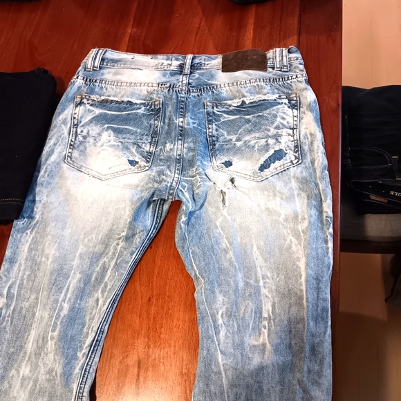 Akoo distressed jeans - Picture 1 of 8